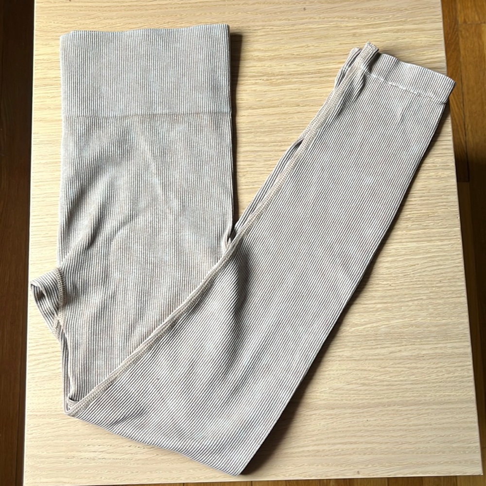 cream color legging, size M, Vanilly sky